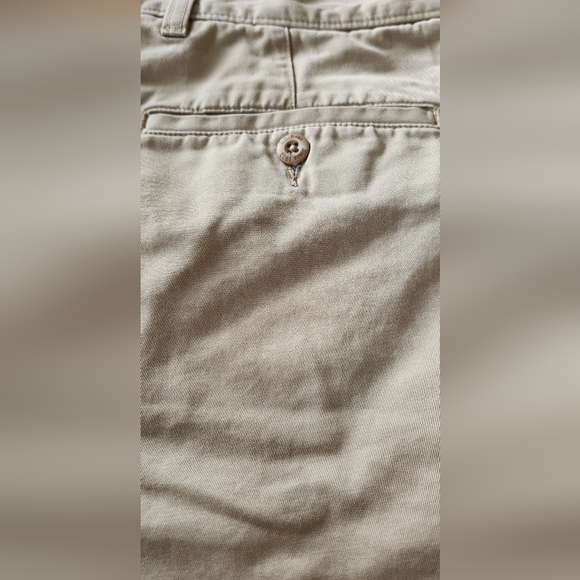 L.L. Bean Shorts Mens Size 33 Beige Standard Fit Chino Flat Front Hiking - Picture 7 of 13